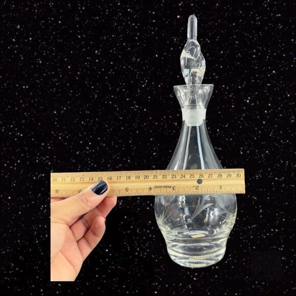 Clear Crystal Decanter Etched With Snail Swirl Stopper Hand Made In Portugal VTG - Picture 4 of 16